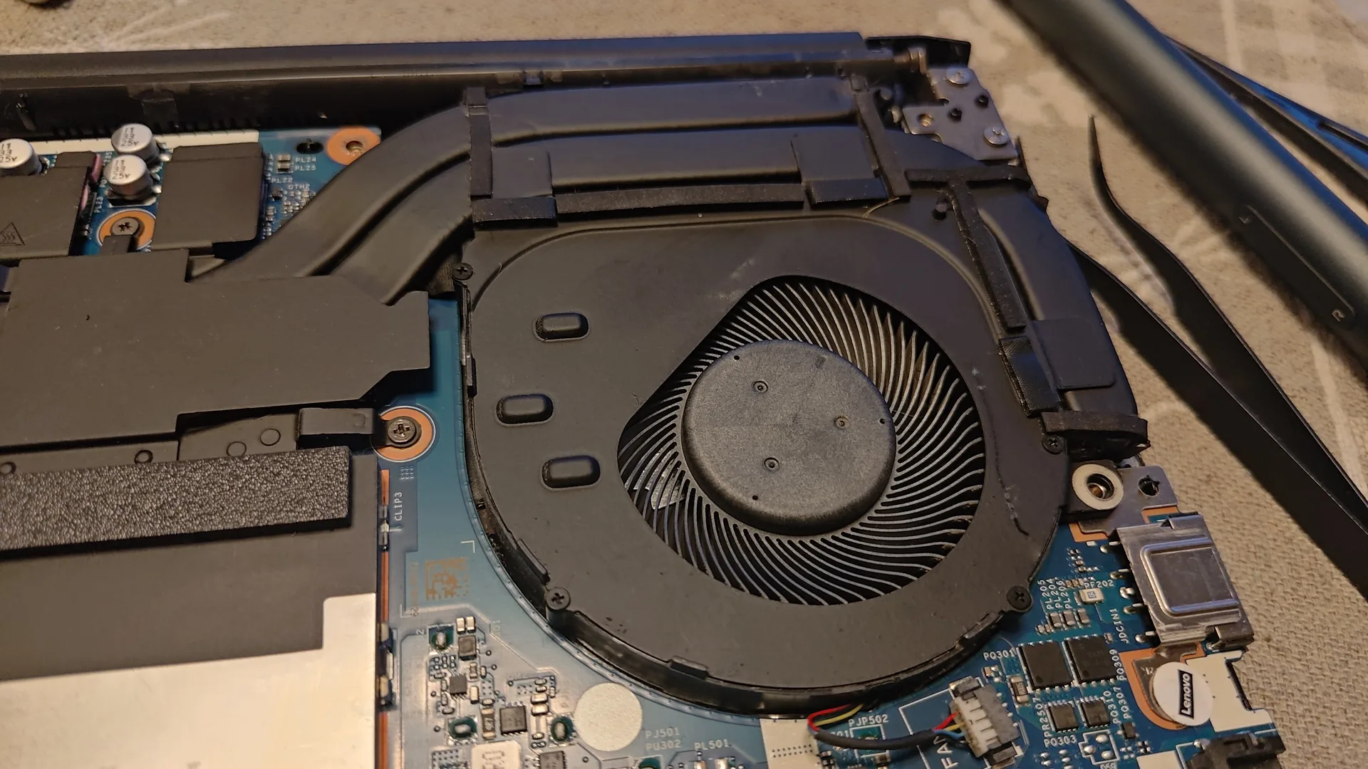 Lenovo IdeaPad Gaming ventiliatorius po surinkimo