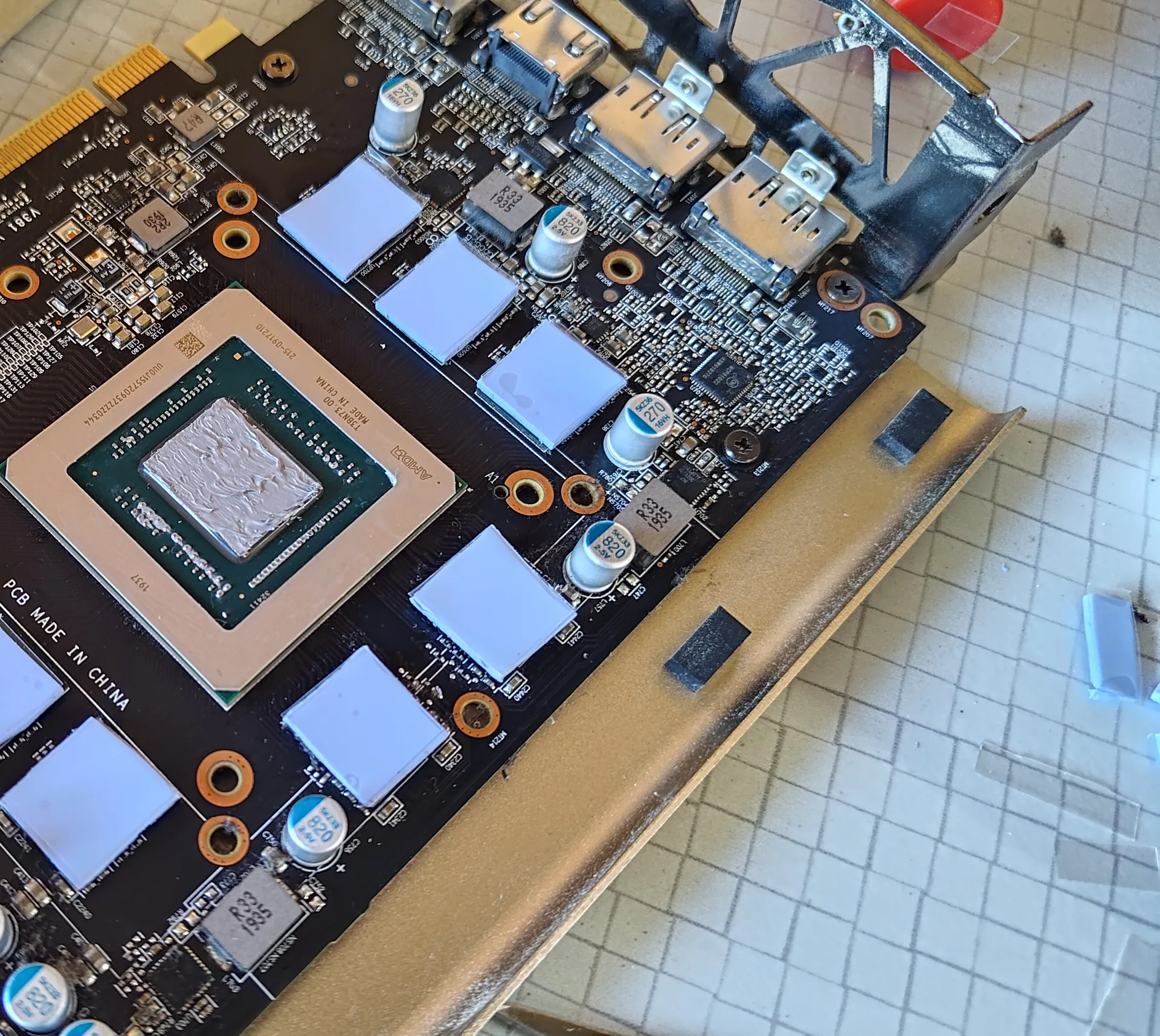 MSI vaizdo plokštės lusto sąlyčio vieta po paruošimo